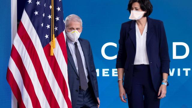 Anthony Fauci, epidemiólogo jefe de EEUU, y Rochelle Walensky, directora de los CDC.