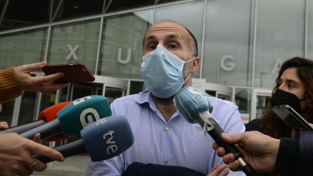 El alcalde de Ourense, Gonzalo Pérez Jácome, responde a los medios a su llegada al Juzgado de instrucción número 2 de Ourense.