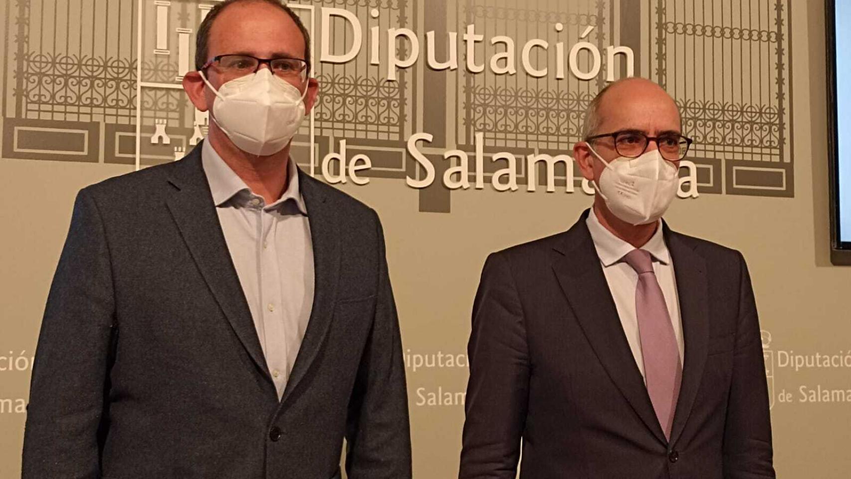 El presidente del PP de Salamanca, Javier Iglesias (derecha), junto al diputado provincial Antonio Luis Sánchez