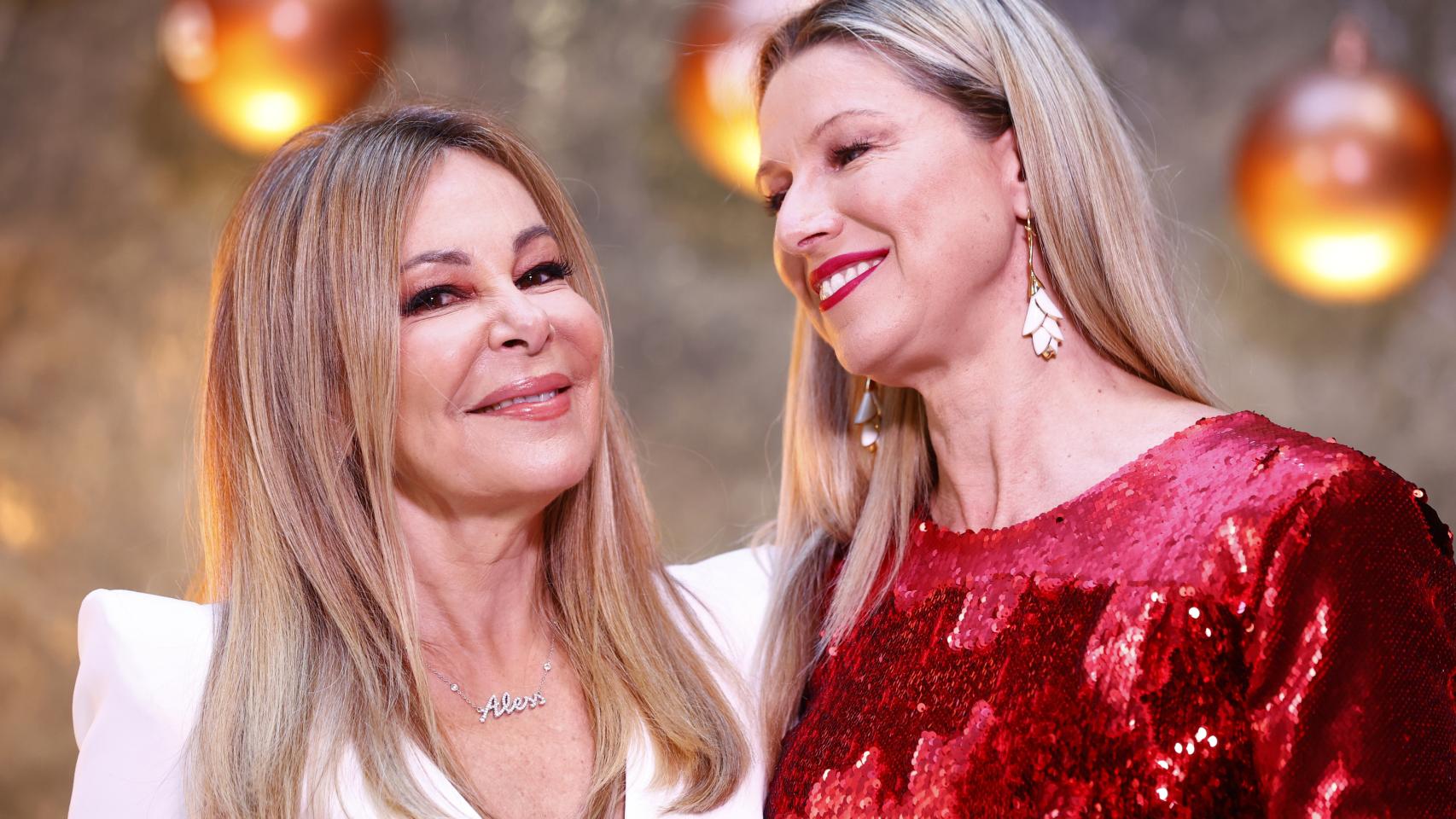 Ana García Obregón junto a Anne Igartiburu en una imagen de archivo.