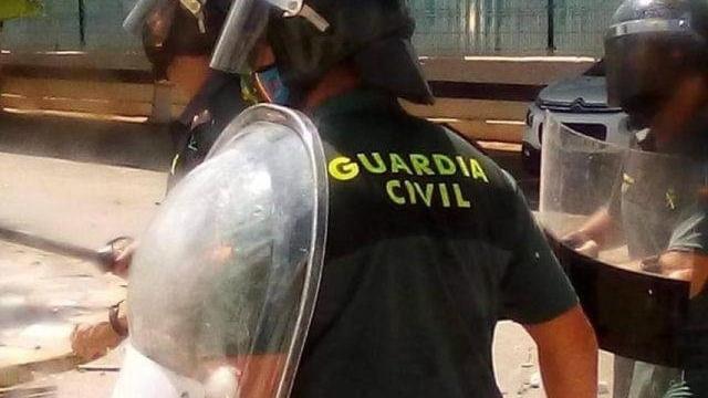 Guardias Civiles en la valla de Melilla.