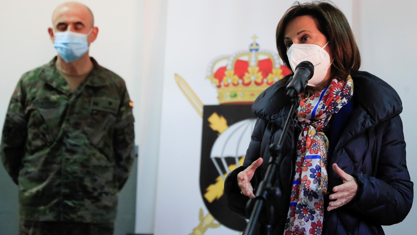 La ministra de Defensa, Margarita Robles, visita la Unidad de Vigilancia Epidemiológica en la Base Príncipe de la Brigada Almogávares VI de Paracaidistas.