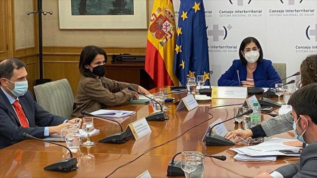 Carolina Darias, junto a su equipo del Ministerio de Sanidad, en la reunión telemática del Consejo Interterritorial de Salud.