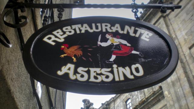Cartel del restaurante El Asesino (Santiago). Fuente markel 2007 vía flickr