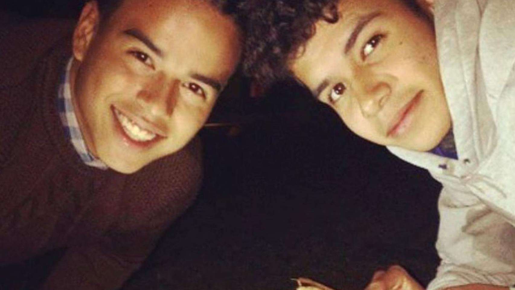 Andrés y Henry, en una foto subida a las redes por el primero para recordar a su hermano.