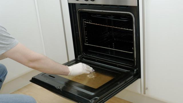 Los productos definitivos para limpiar toda la grasa al horno en pocos minutos.