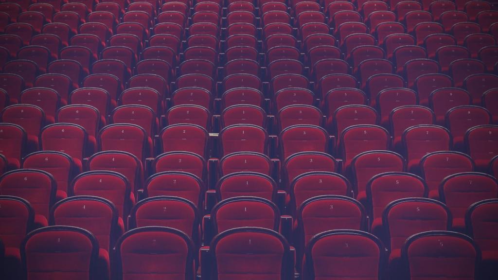 A pesar de que las salas volvieron a abrir, el cine español vuelve a repetir los malos datos de 2020 por culpa de la pandemia.