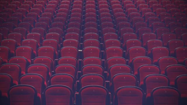 A pesar de que las salas volvieron a abrir, el cine español vuelve a repetir los malos datos de 2020 por culpa de la pandemia.