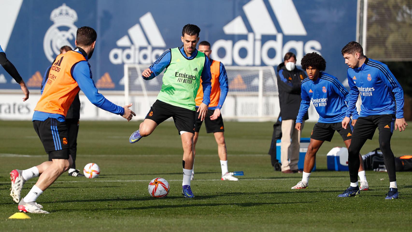 Nacho Fernández, Dani Ceballos, Rafa Marín, Peter Federico y Fede Valverde, durante un partidillo.