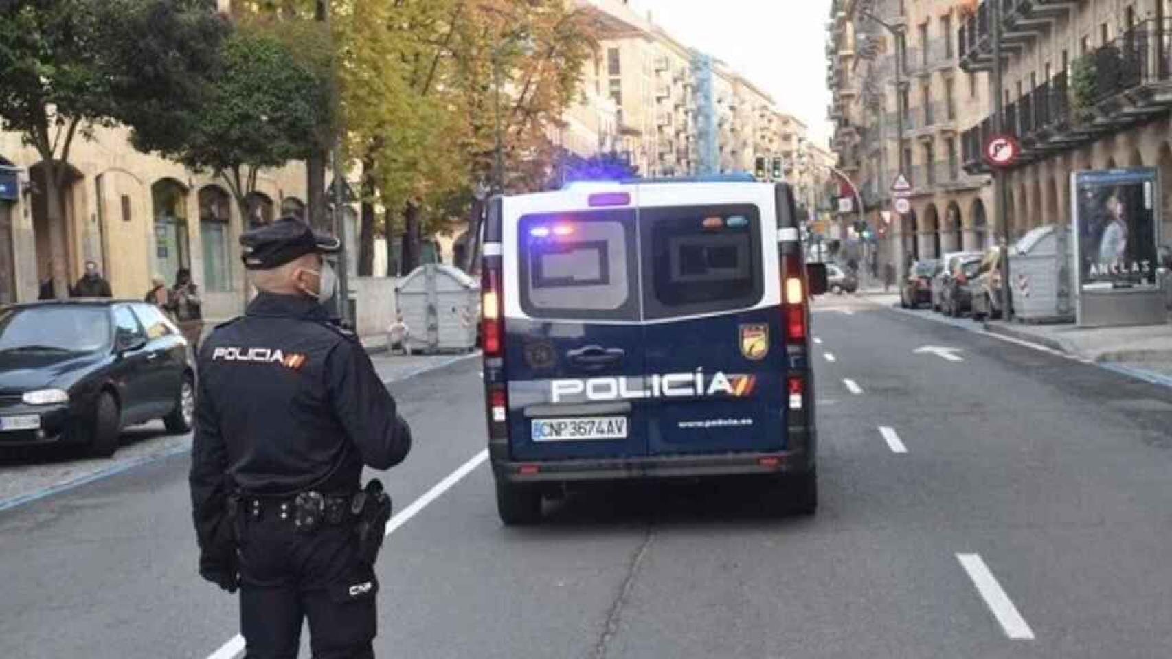 Imagen de archivo de una furgoneta de la Policía Nacional en la capital salmantina