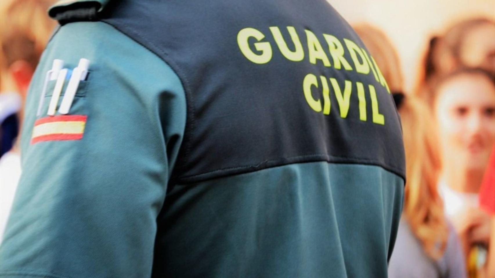 Un agente de la Guardia Civil durante un dispositivo policial.