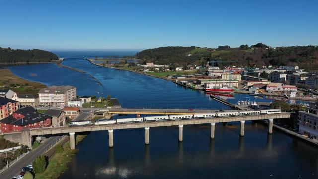 El Tren Renfe Costa Verde Express, escenario para el programa de Navidad de TVG y TPA