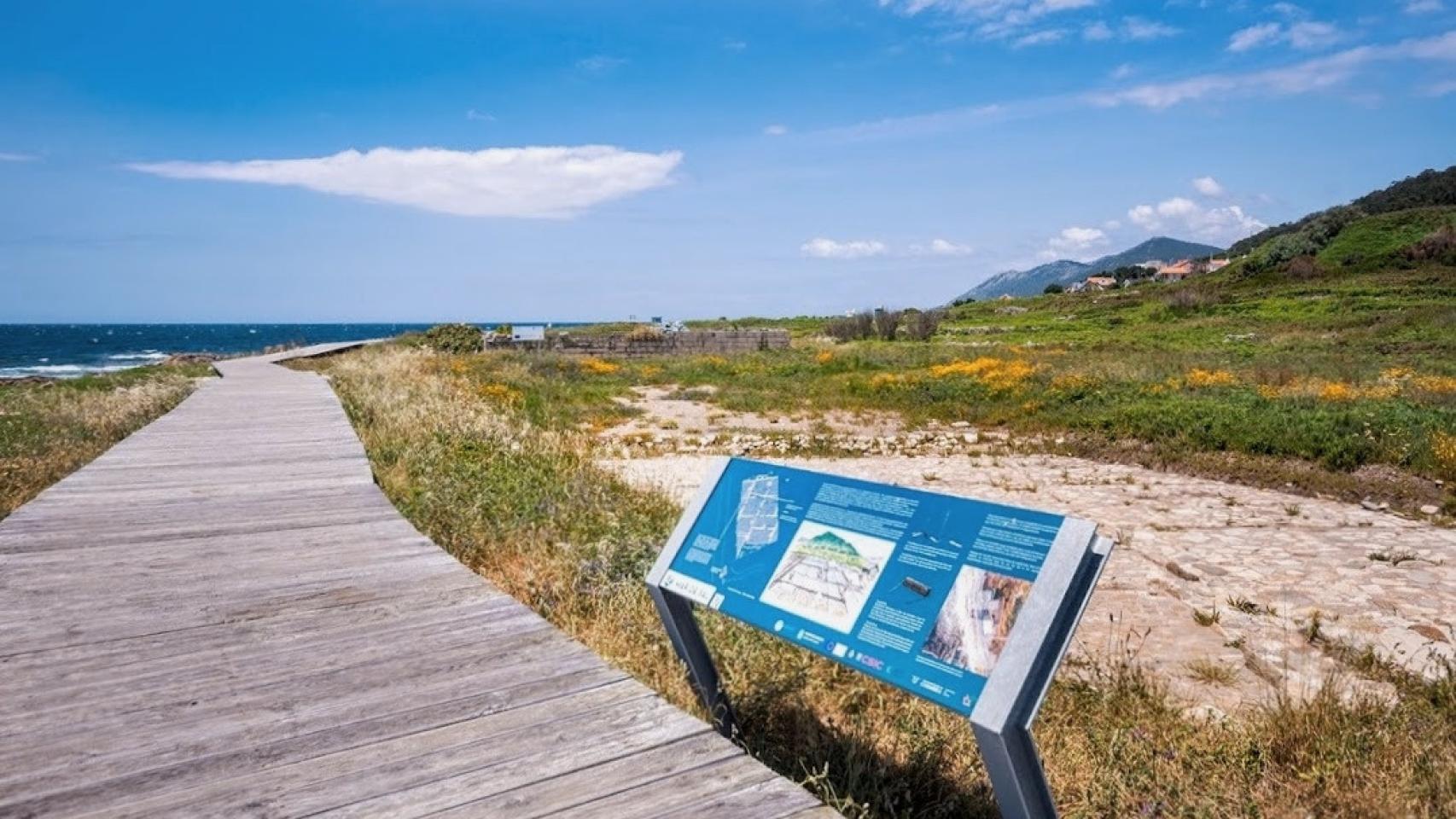 Senda litoral y salinas romanas.