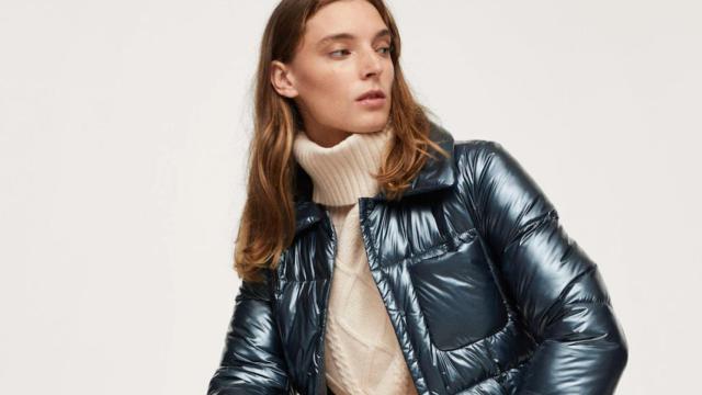 Abrigo metalizado de Mango.