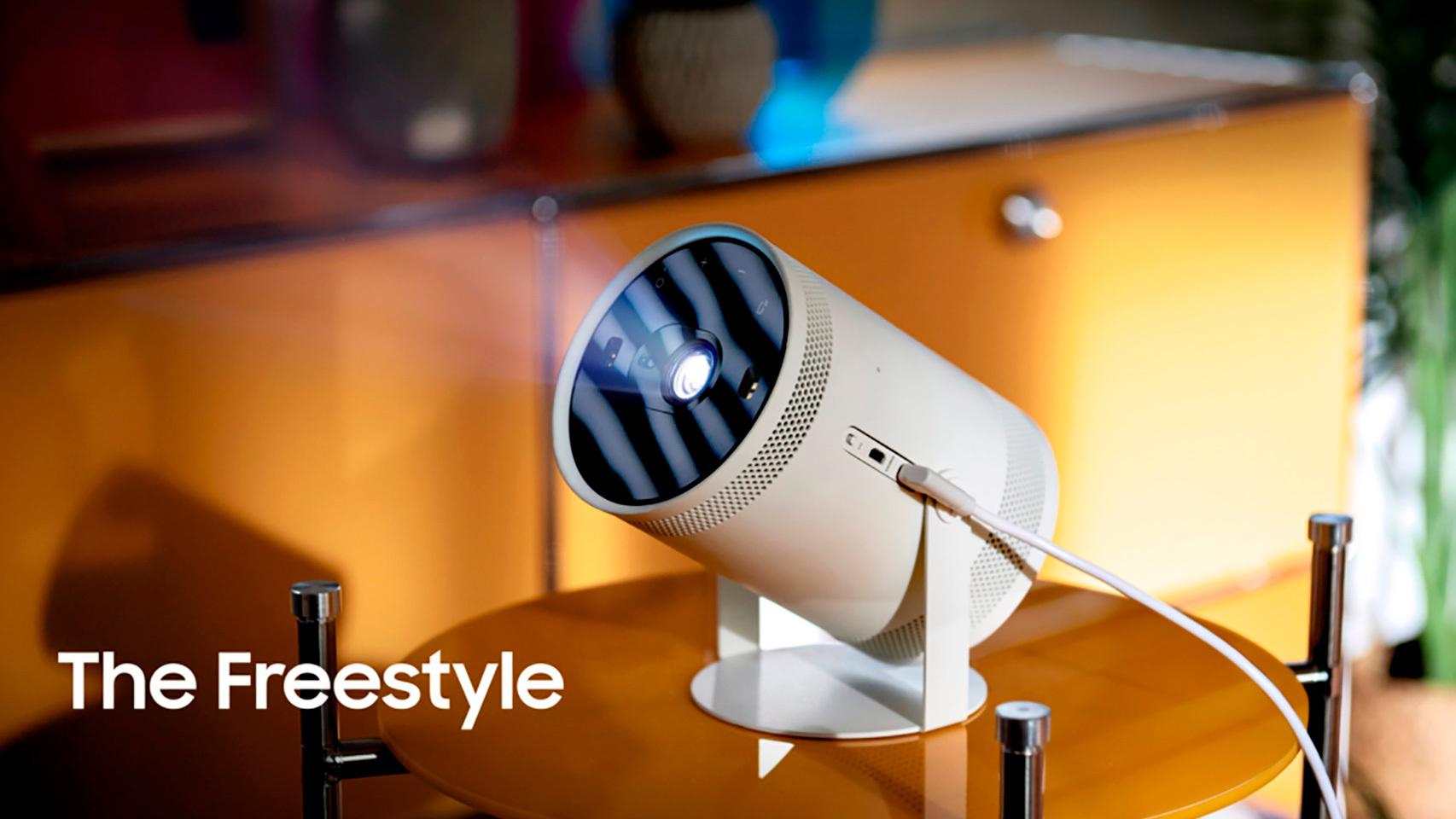 The FreeStyle es un proyector de Samsung para convertir cualquier pared en una pantalla