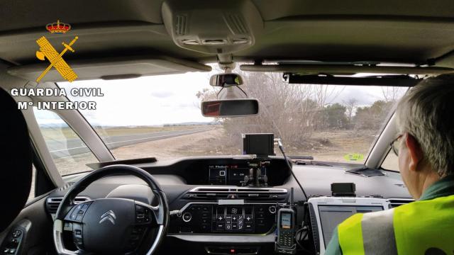 La Guardia Civil investiga a un joven por conducir a toda velocidad en una carretera de Albacete