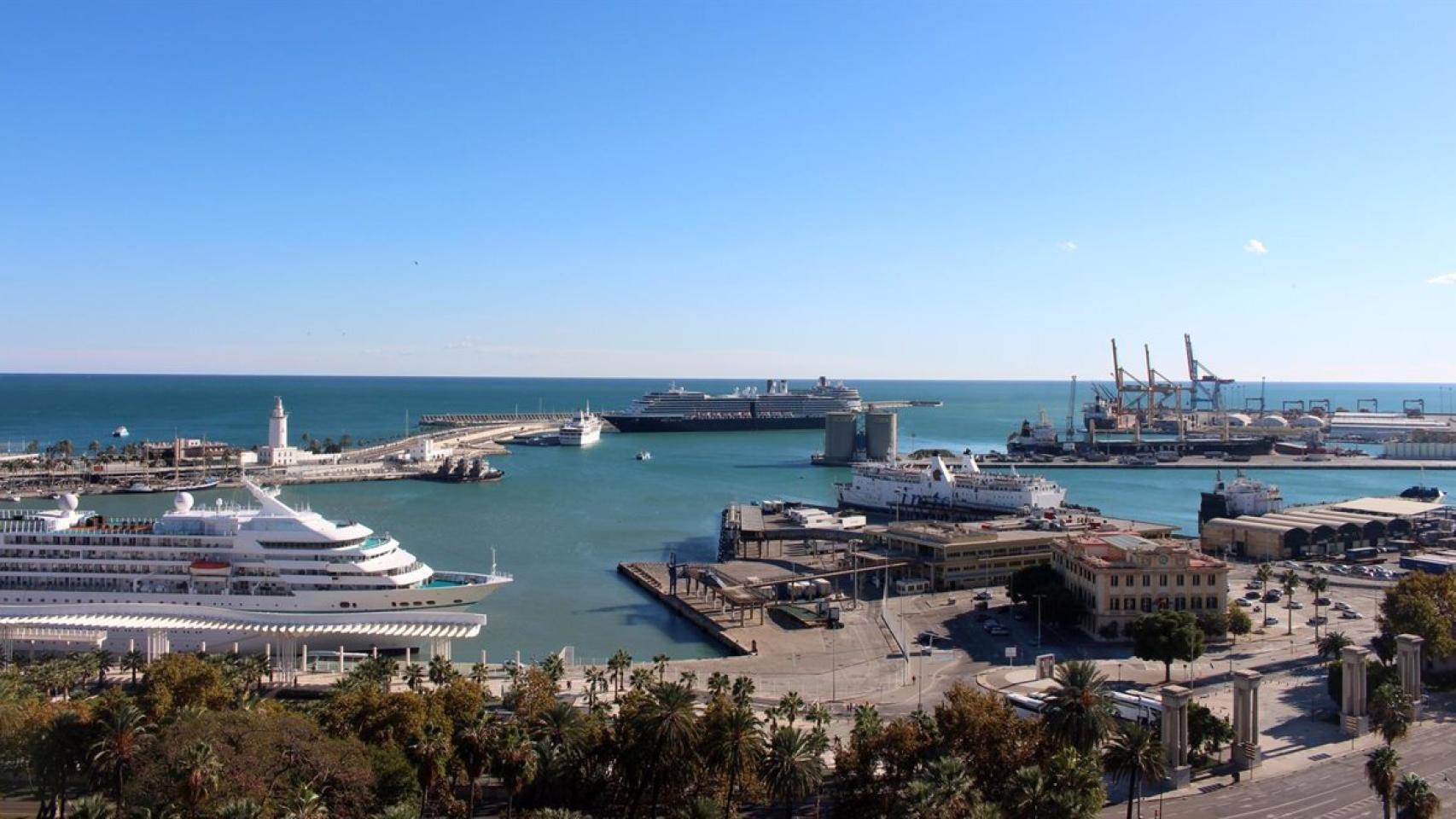 Vista del puerto de Málaga.