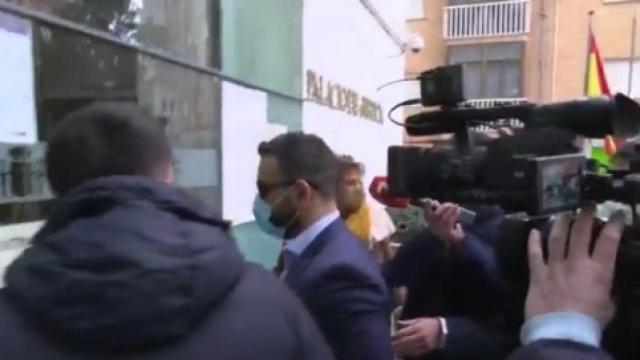 El cirujano cardiovascular captado por las cámaras de la televisión autonómica 7RM, este miércoles, a su llegada al Palacio de Justicia de Cartagena.