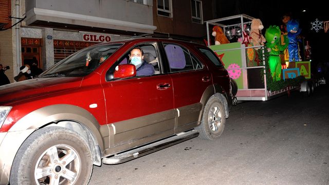 Paco Núñez, al volante en la Cabalgata de Almansa (Albacete). Fotos: Luis Bonete