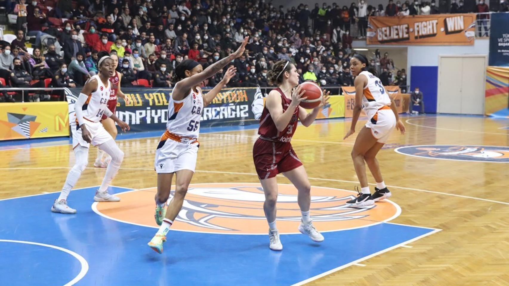 Imagen del partido entre el Gernika y el CBK Mersin