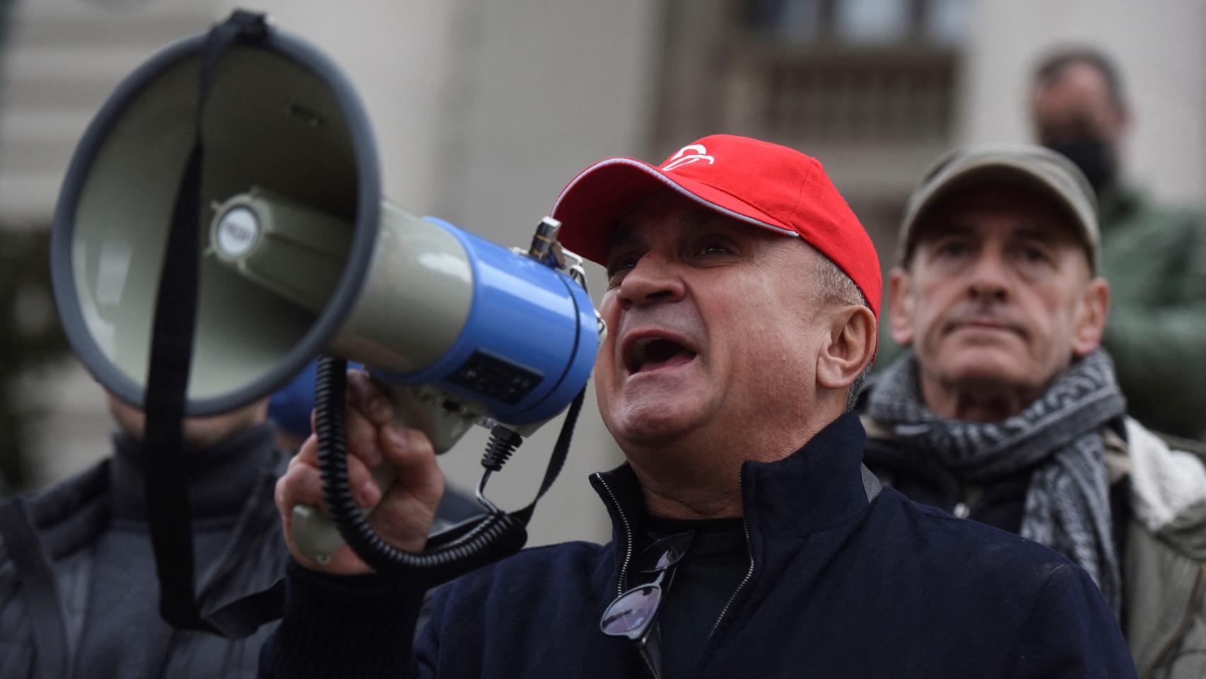 Srdjan Djokovic en las protestas en favor a su hijo Novak