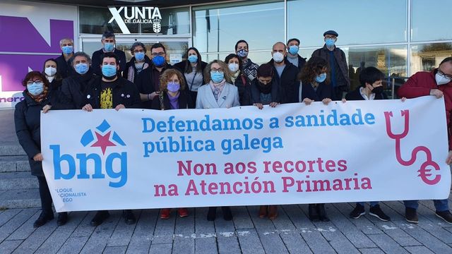 Concentración del BNG ante la delegación territorial de la Xunta en Vigo.