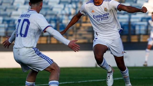 Álvaro Rodríguez celebra con Sergio Arribas su gol ante el Andorra.