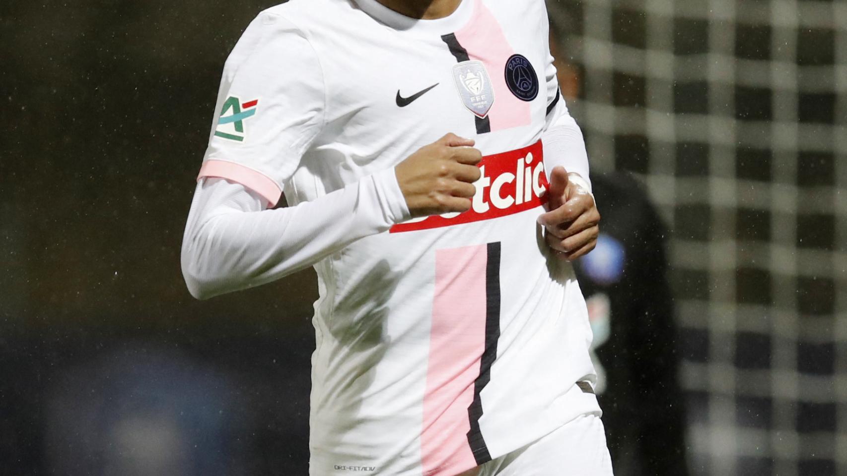 Kylian Mbappé durante un partido con el PSG