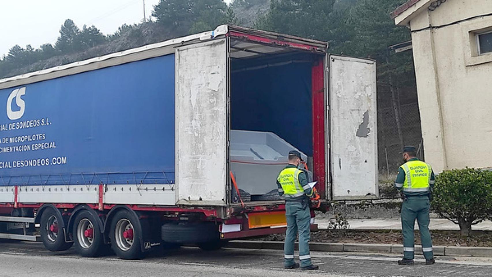 Incautación de la 'narcolancha' por la Guardia Civil