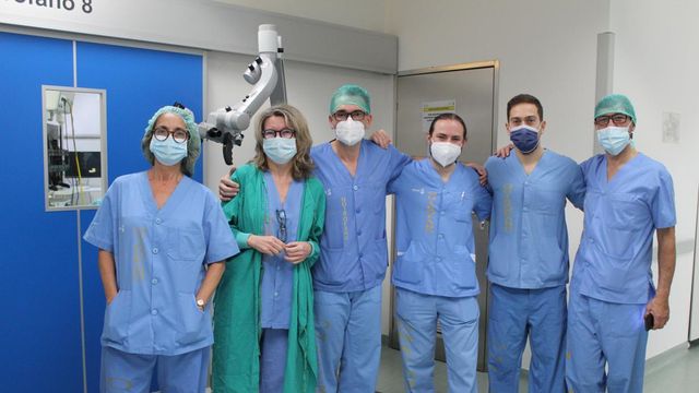 El Hospital de Ciudad Real, uno de los primeros en implantar dispositivos de conectividad ósea en pacientes con pérdida acusada de audición.