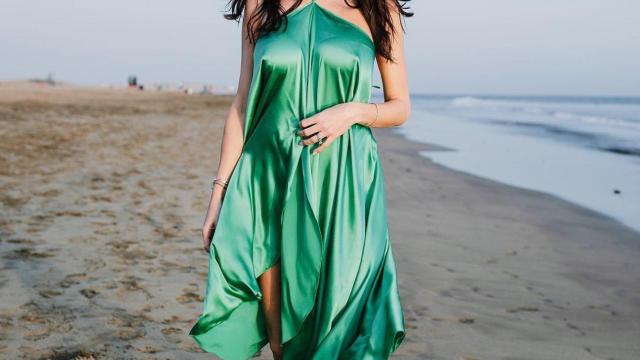 Carla Barber, con el vestido verde de Valensole Atelier Novias | Foto: Pablo Beglez x IG @dr.carlabarber