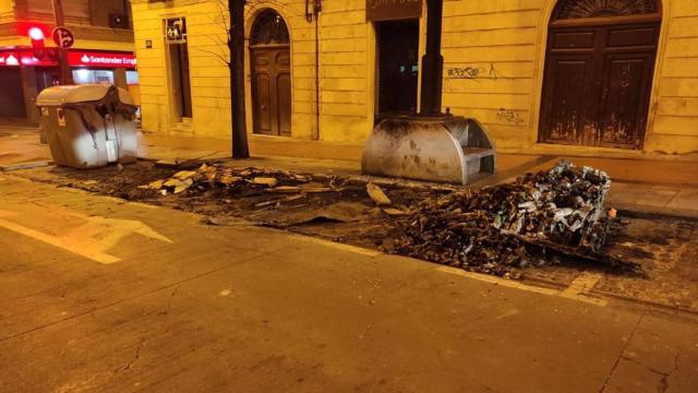 Alcoy pide a sus vecinos ayuda para detener a los autores de la quema masiva de contenedores