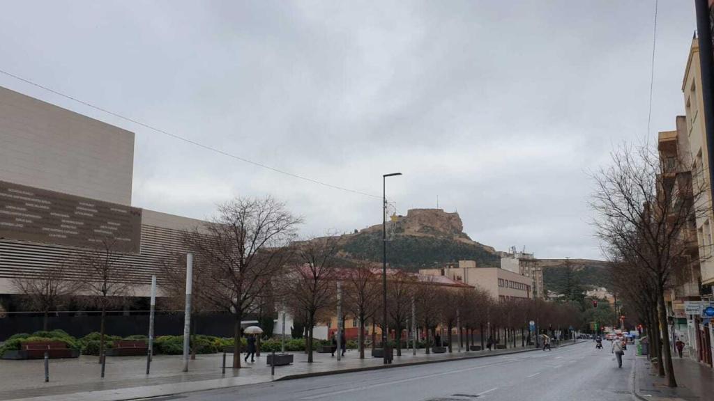 Los intervalos nubosos volverán a Alicante este domingo, con probabilidad de tormentas.
