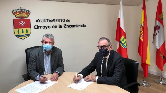 Imagen de la firma del convenio entre Ayuntamiento y Colegio de Notarios