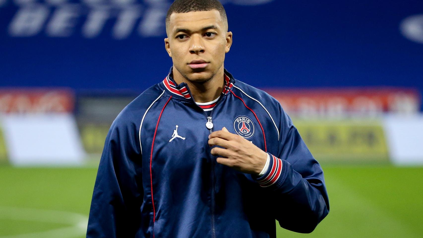 Kylian Mbappé, antes de un partido con el PSG.
