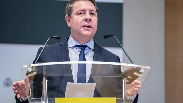 Page invita a Garzón a visitar una explotación ganadera en Castilla-La Mancha para que pueda comerse un filete