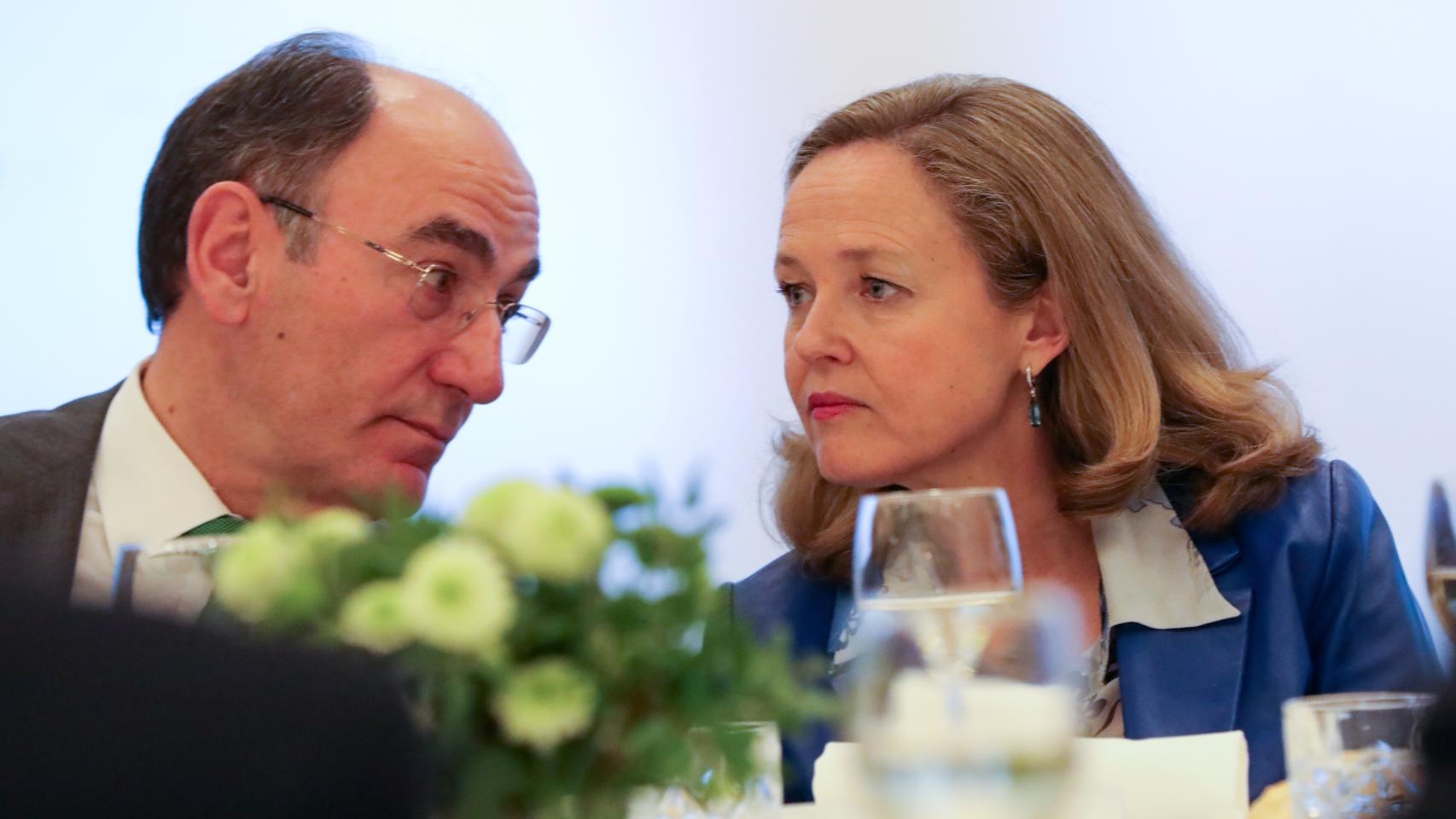 La vicepresidenta del Gobierno, Nadia Calviño, y el presidente de Iberdrola, Ignacio S. Galán, en el Spain Investors Day de 2021.