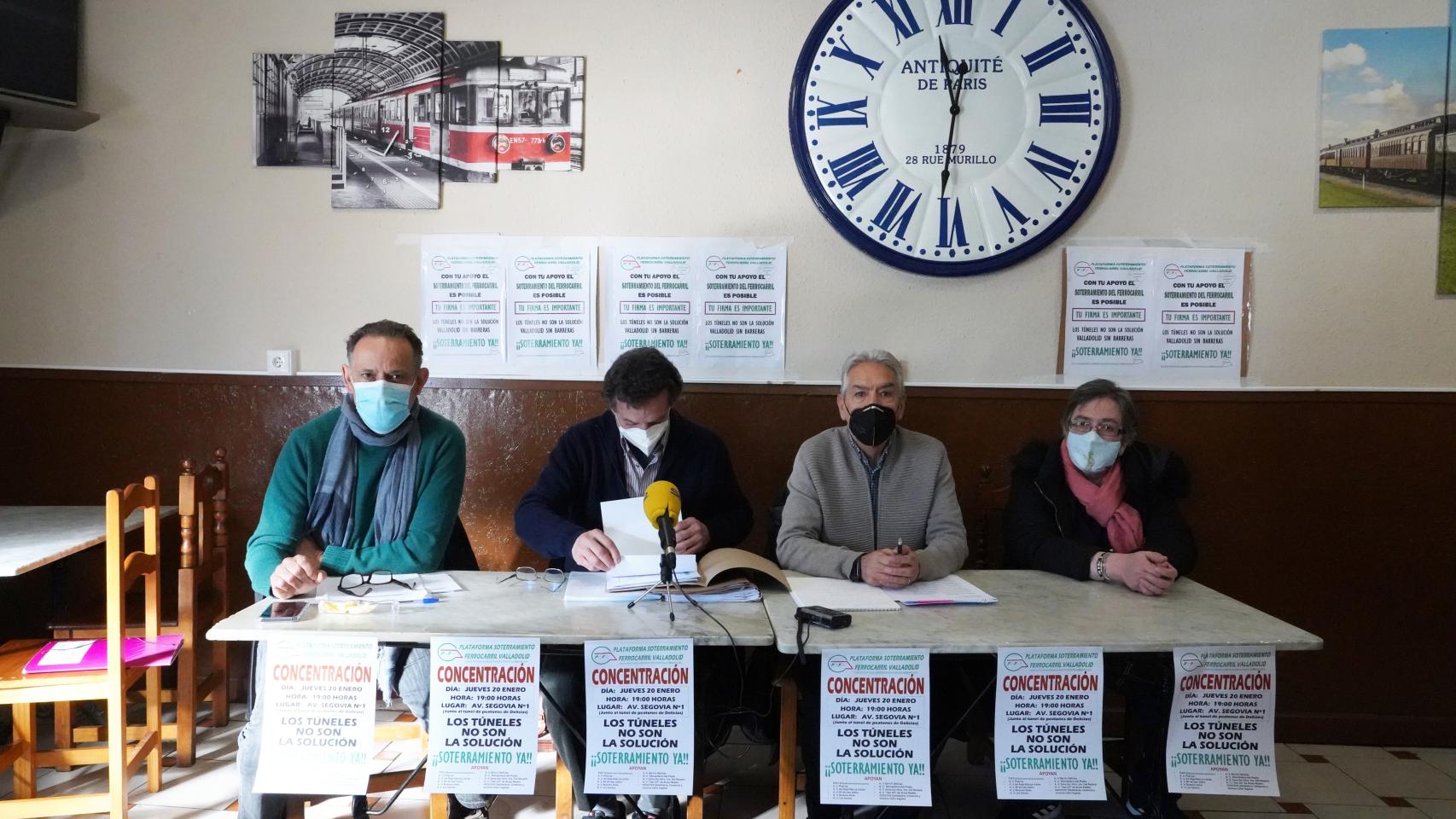Miembros de la plataforma ofrecieron una rueda de prensa para informar de la próxima concentración