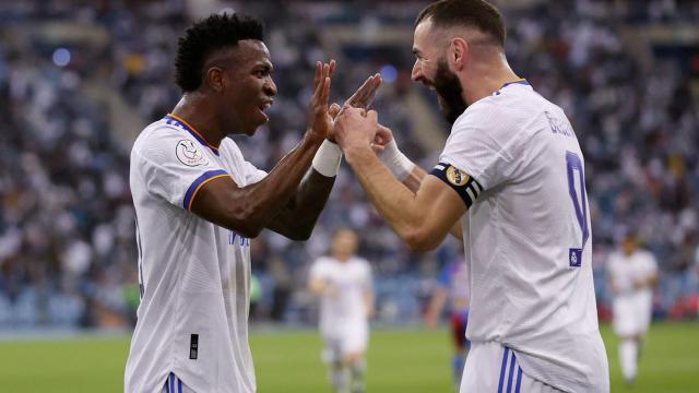 Karim Benzema felicita a Vinicius por su gol al FC Barcelona