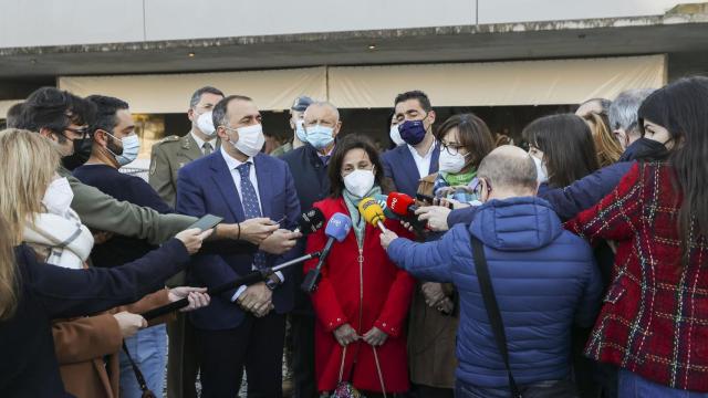 La ministra de Defensa, Margarita Robles, ofrece declaraciones a los medios en Campolongo (Pontevedra).