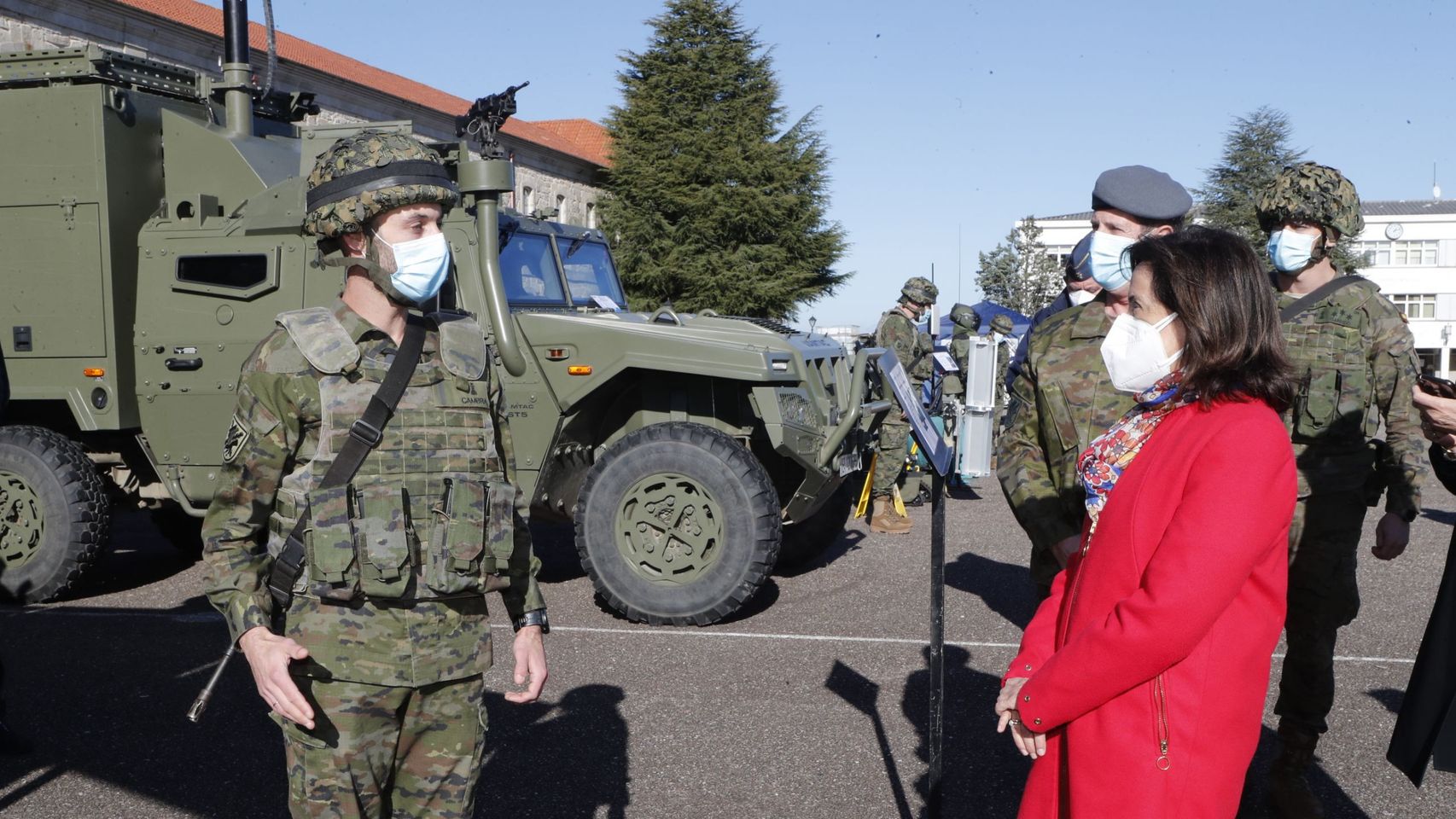 La ministra de Defensa, Margarita Robles durante su visita a la Brilat, en Pontevedra.