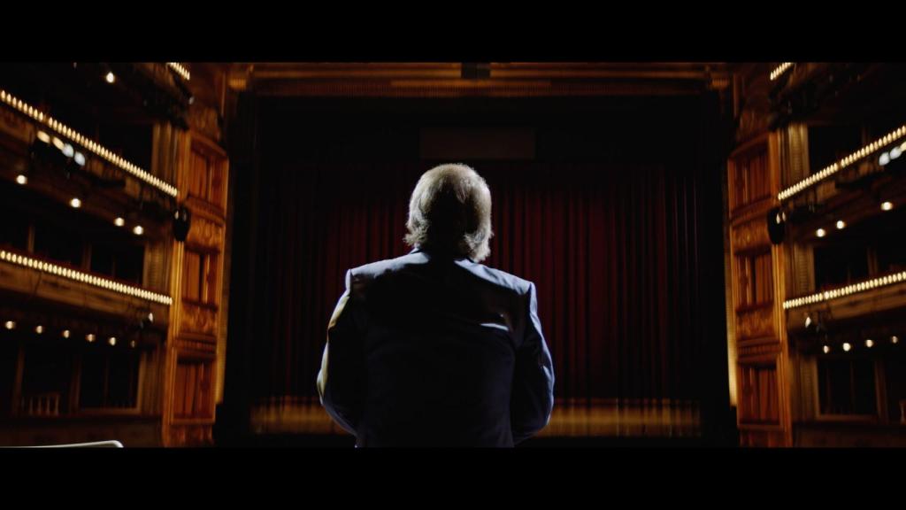 Raphael vuelve al Teatro de la Zarzuela, uno de los lugares donde tuvo lugar una de sus más emblemáticas actuaciones.