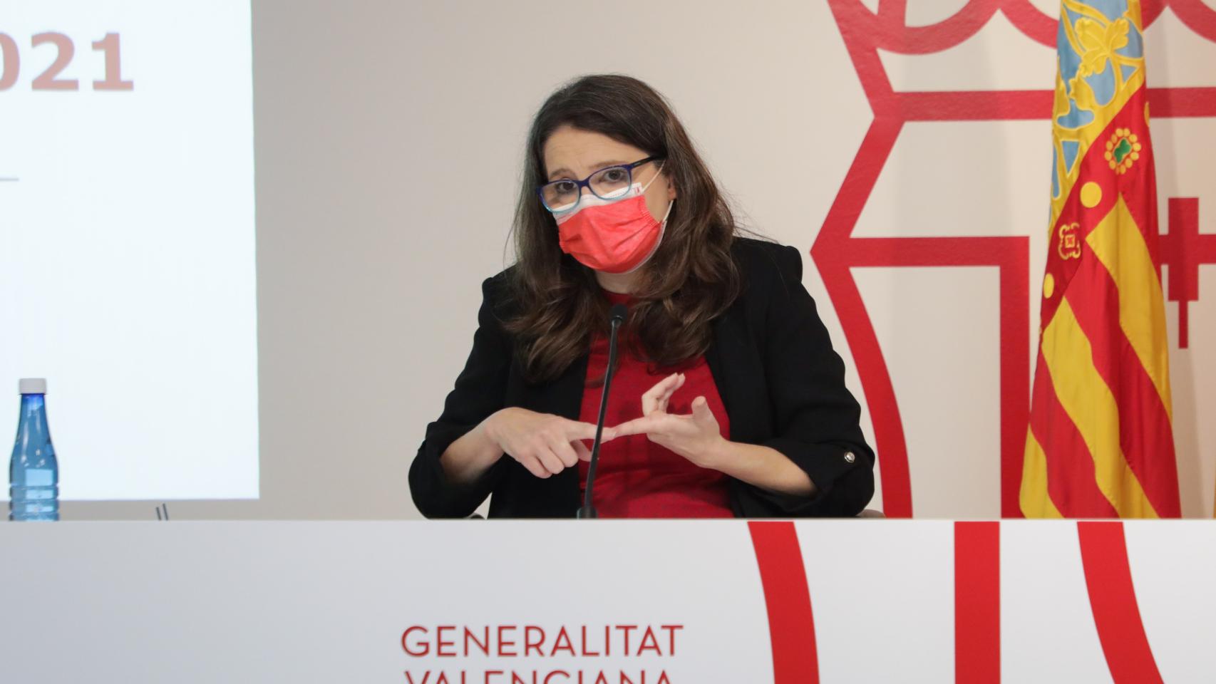 La vicepresidenta Mónica Oltra durante la última rueda de prensa tras el pleno del Consell.
