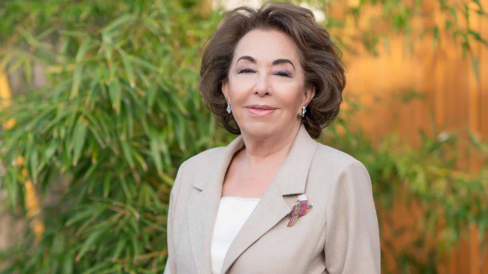 Carmen Navarro en el jardín zen de su nuevo centro en Pozuelo.