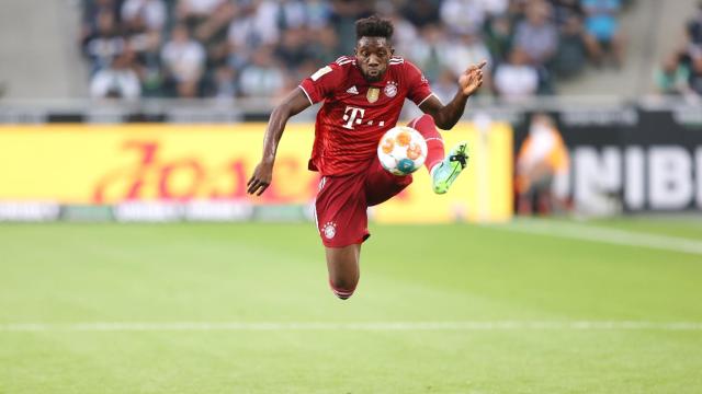 Alphoso Davies, durante un partido con el Bayern Múnich.