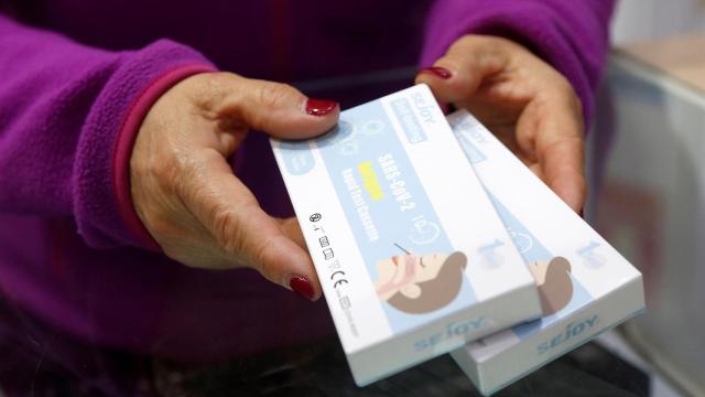 Sanidad activa un enlace para pedir la baja laboral por la Covid-19.