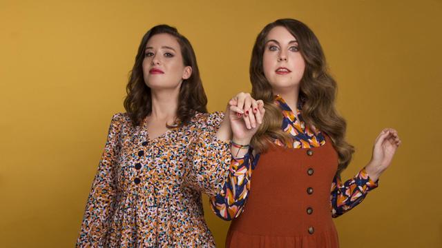 Victoria Martín (Living Postureo) y Carolina Iglesias (Percebes y Grelos) presentan el podcast 'Estirando el chicle'.