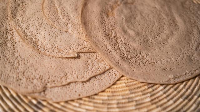 Tradicionalmente se ha utilizado para producir injera, un pan que se asemeja a una tortita.