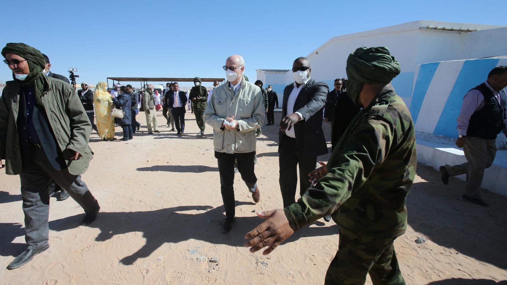 De Mistura en el campamento de refugiados.
