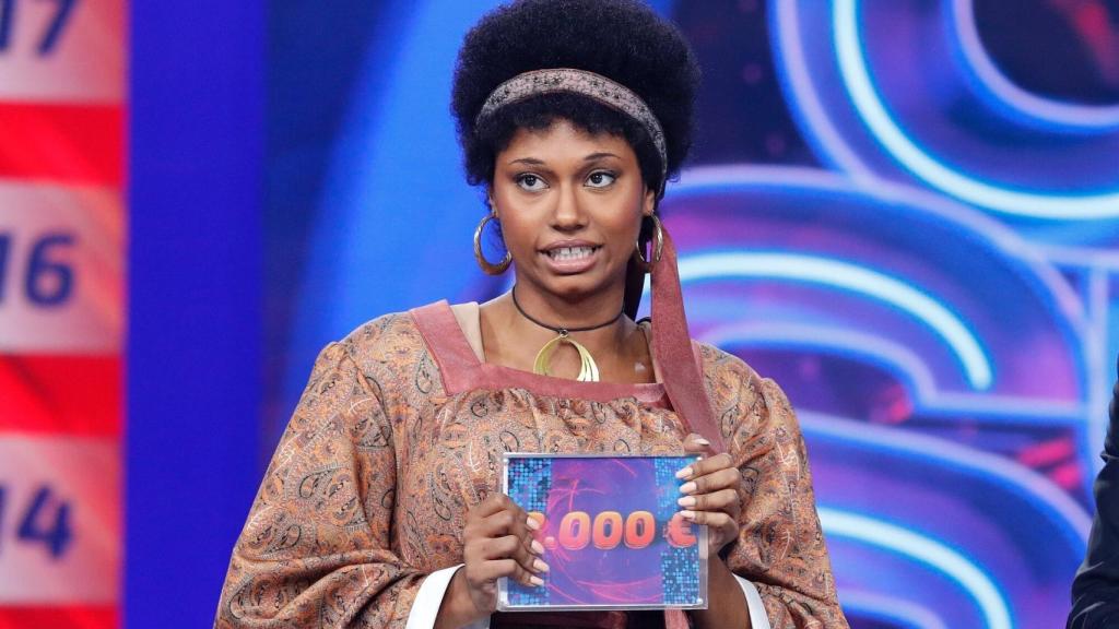 Nia como Jennifer Hudson